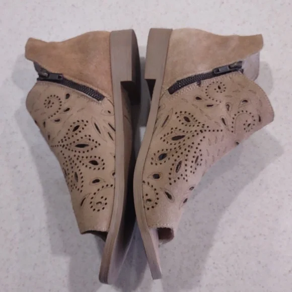 Coolway Tan Nelia Perforated Leather Side Zip Peep Toe Shoes Size 41/US 10 EUC - Picture 4 of 14